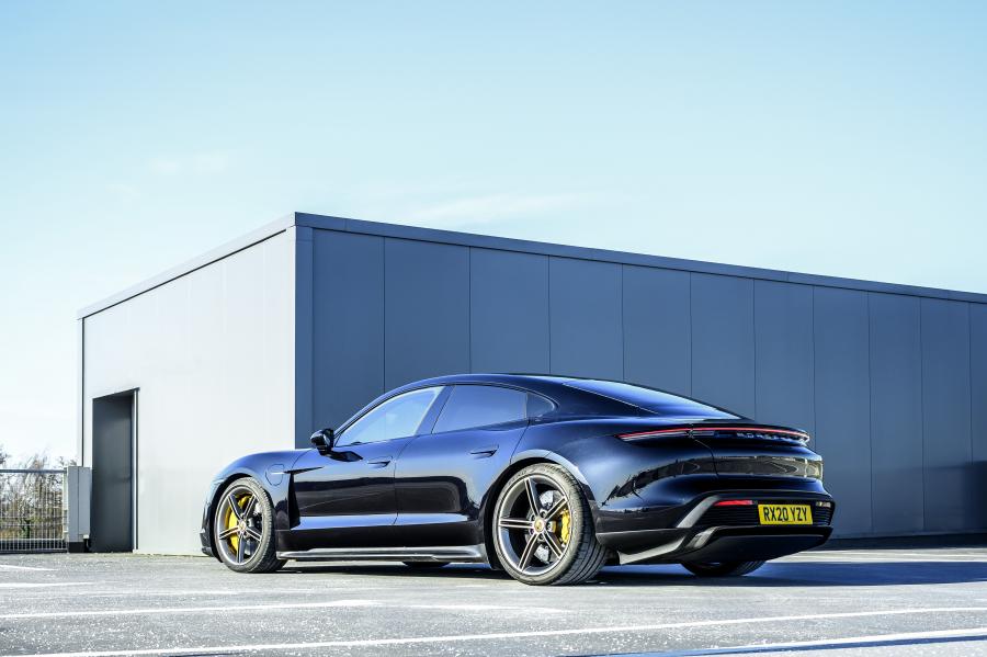  Porsche Taycan Turbo S 2020 года  (UK) (фото 11 из 40)